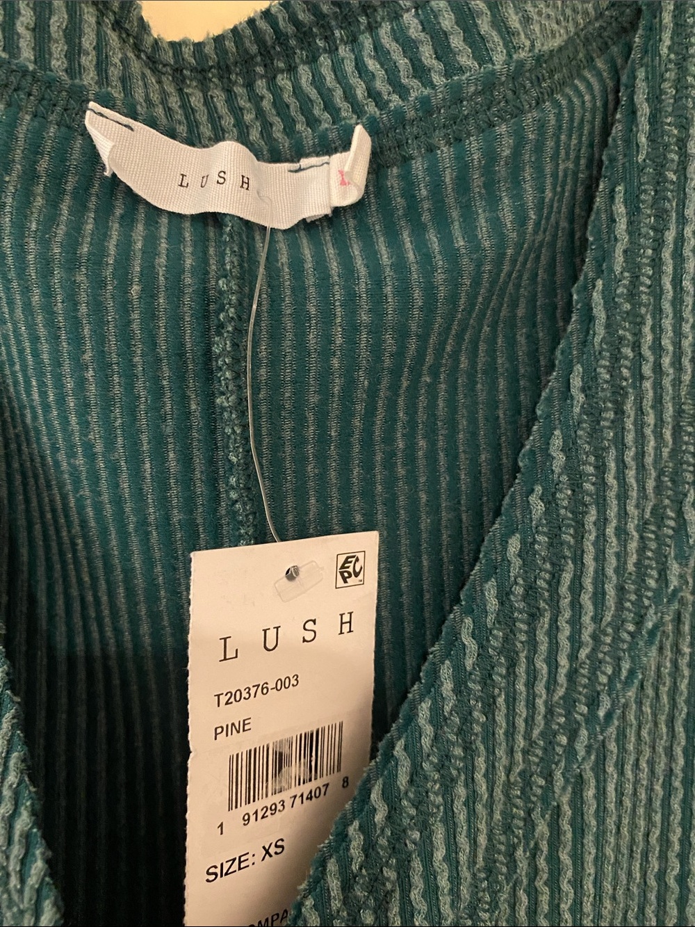 LUSH - Picture 3 of 4